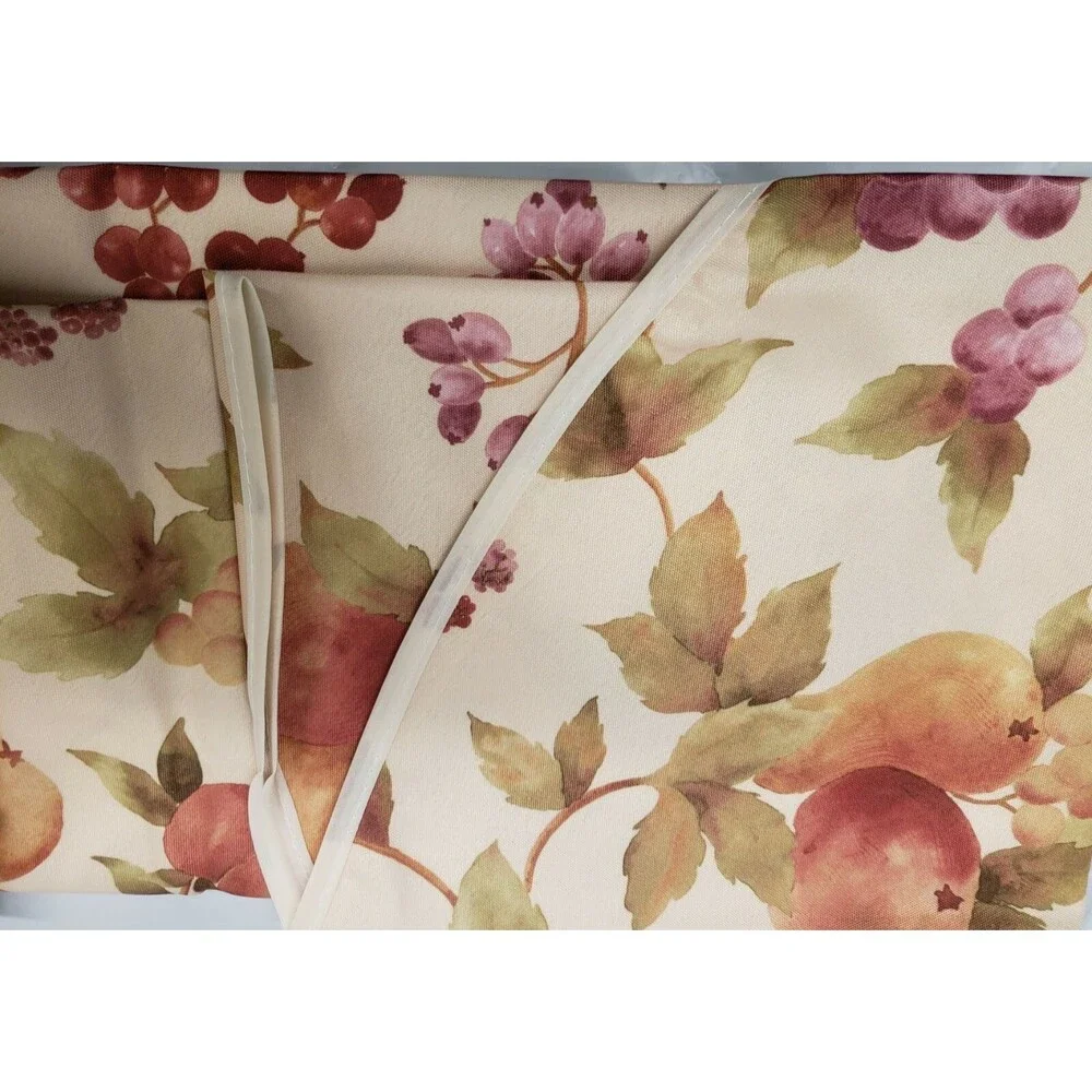1 Printed Fabric Tablecloth,52
